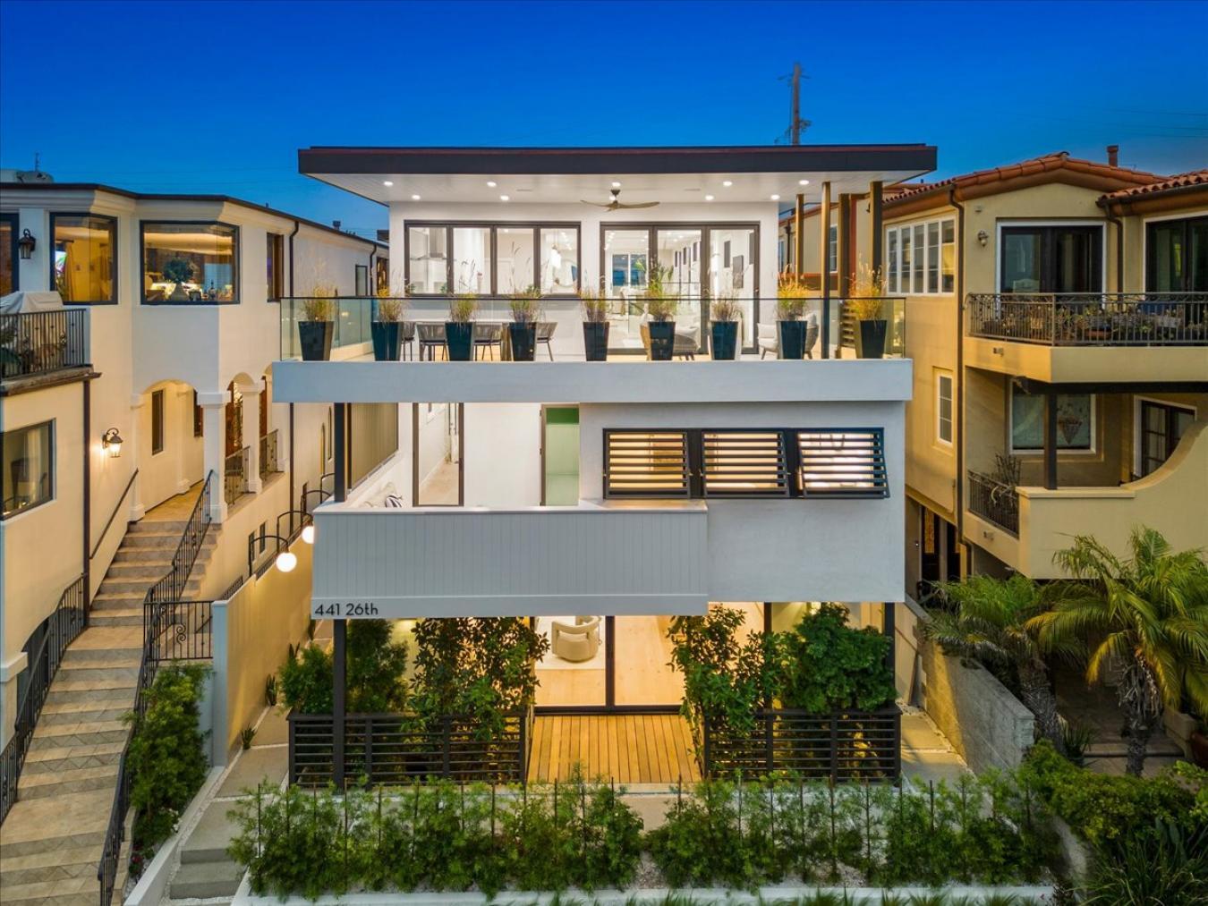 5555 Warren Street, San Diego, CA, 92108, United States, 4 Bedrooms Bedrooms, ,4 BathroomsBathrooms,Residential,For Sale,5555 Warren Street,1328436