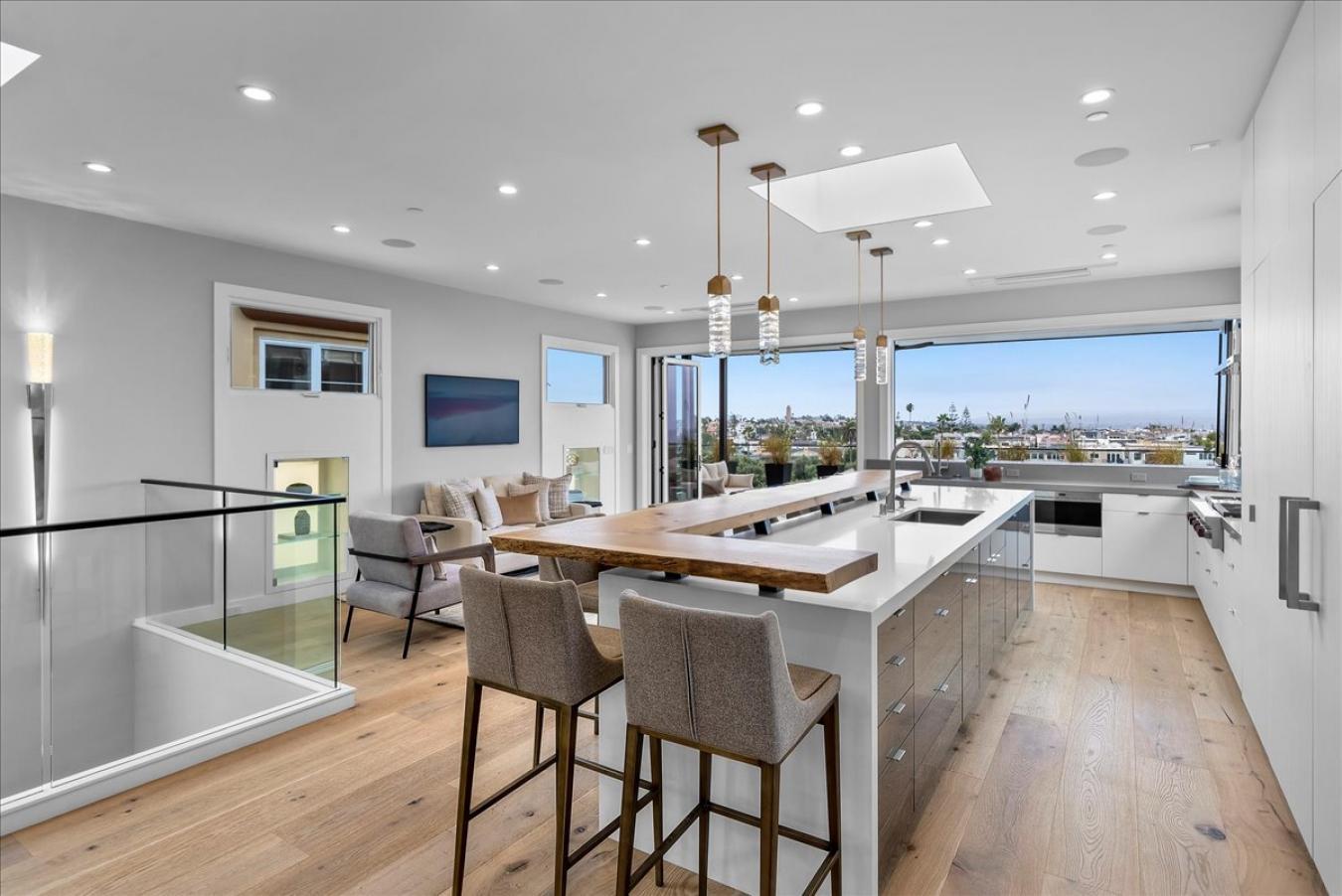 5555 Warren Street, San Diego, CA, 92108, United States, 4 Bedrooms Bedrooms, ,4 BathroomsBathrooms,Residential,For Sale,5555 Warren Street,1328436