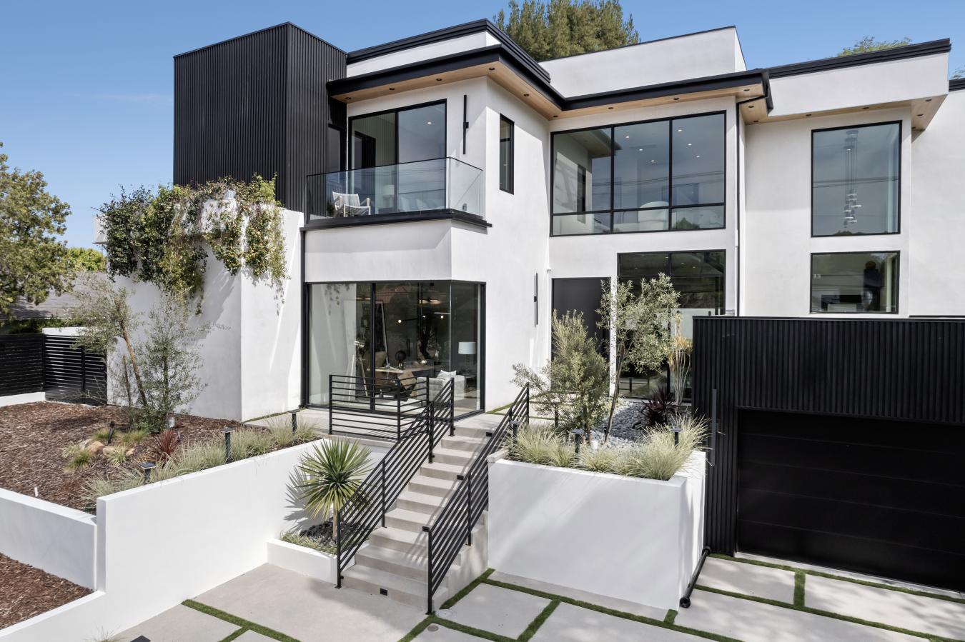4130 Hayvenhurst Avenue, Encino, CA, 91436, United States, 6 Bedrooms Bedrooms, ,7 BathroomsBathrooms,Residential,For Sale,4130 Hayvenhurst Avenue,1235793