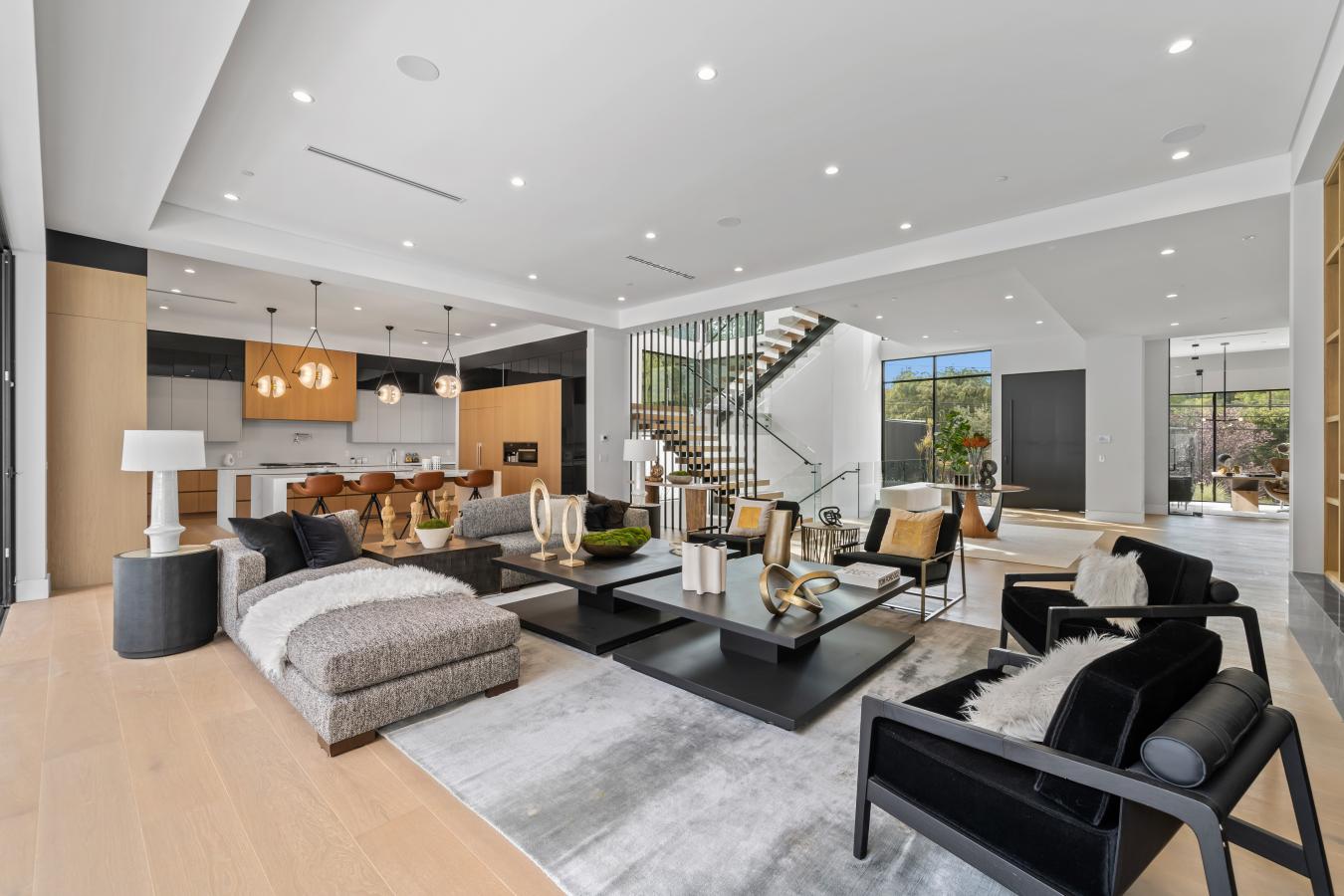 4130 Hayvenhurst Avenue, Encino, CA, 91436, United States, 6 Bedrooms Bedrooms, ,7 BathroomsBathrooms,Residential,For Sale,4130 Hayvenhurst Avenue,1235793