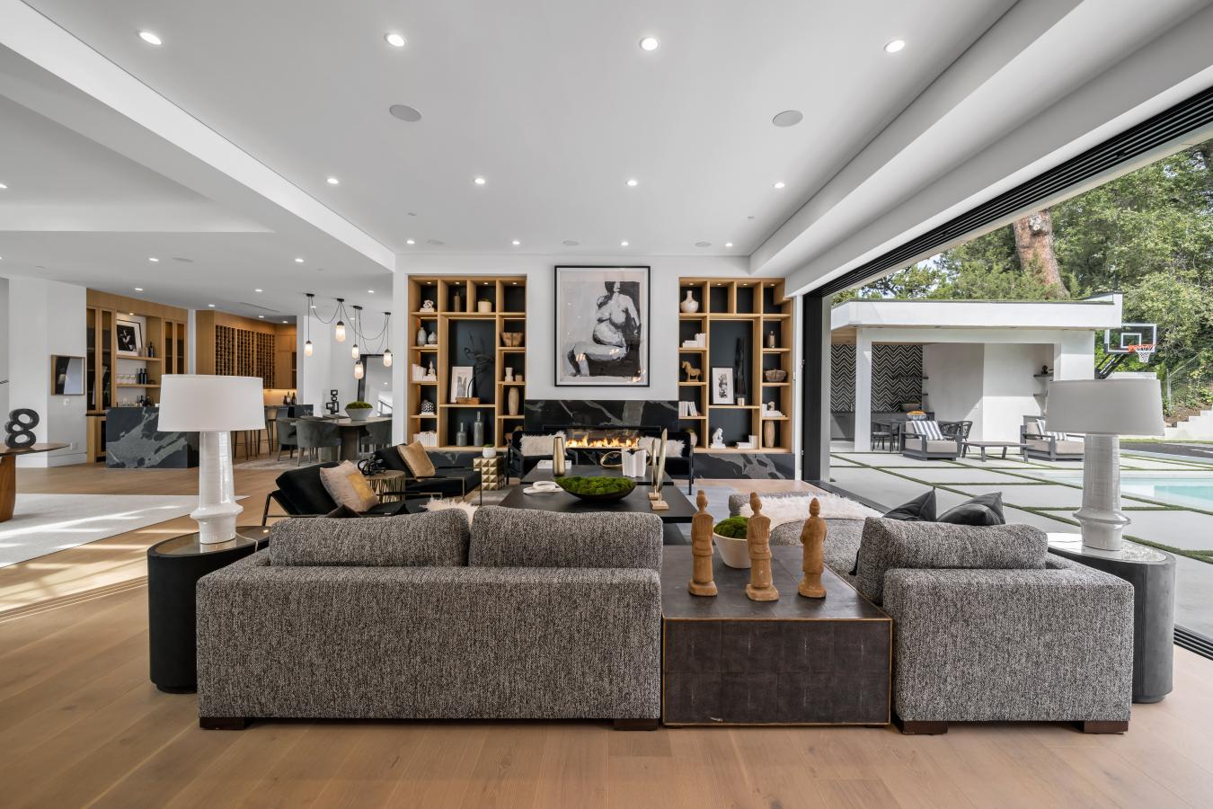 4130 Hayvenhurst Avenue, Encino, CA, 91436, United States, 6 Bedrooms Bedrooms, ,7 BathroomsBathrooms,Residential,For Sale,4130 Hayvenhurst Avenue,1235793