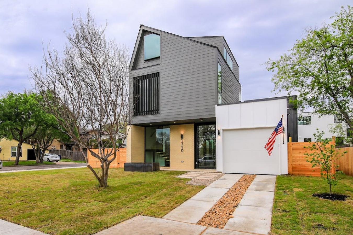 1710 Kinney Avenue, Austin, Texas, 78704, United States, 4 Bedrooms Bedrooms, ,3 BathroomsBathrooms,Residential,For Sale,1710 Kinney Avenue,1239548