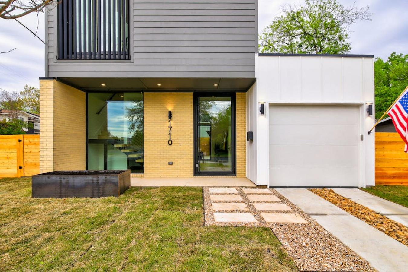 1710 Kinney Avenue, Austin, Texas, 78704, United States, 4 Bedrooms Bedrooms, ,3 BathroomsBathrooms,Residential,For Sale,1710 Kinney Avenue,1239548