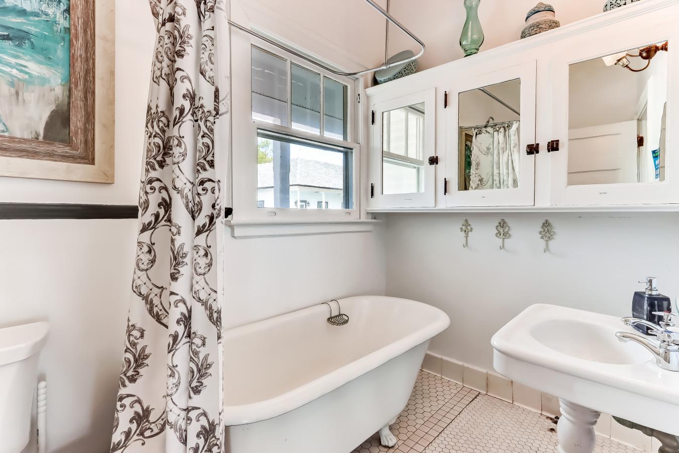 406 E Shadburn Avenue, Buford, GA, 30518, United States, 4 Bedrooms Bedrooms, ,2 BathroomsBathrooms,Residential,For Sale,406 E Shadburn Avenue,1246232