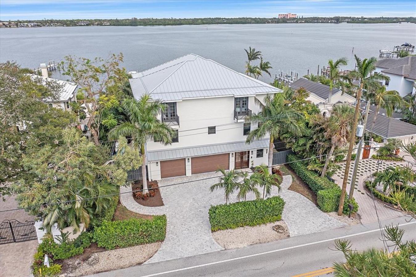 8201 MIDNIGHT PASS ROAD, SARASOTA, FL, 34242, United States, 4 Bedrooms Bedrooms, ,3 BathroomsBathrooms,Residential,For Sale,8201 MIDNIGHT PASS ROAD,1249321