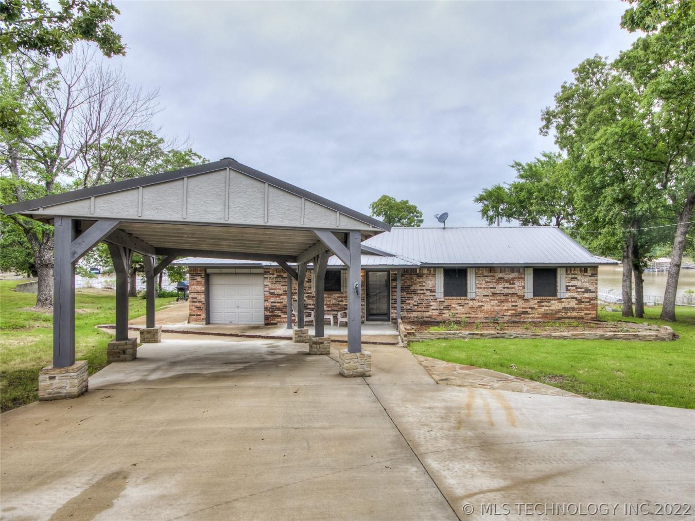 Exceptional waterfront home!! Home has been updated &amp; in fanta – image 1