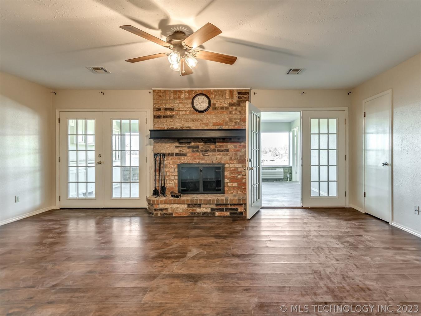 Exceptional waterfront home!! Home has been updated &amp; in fanta – image 10