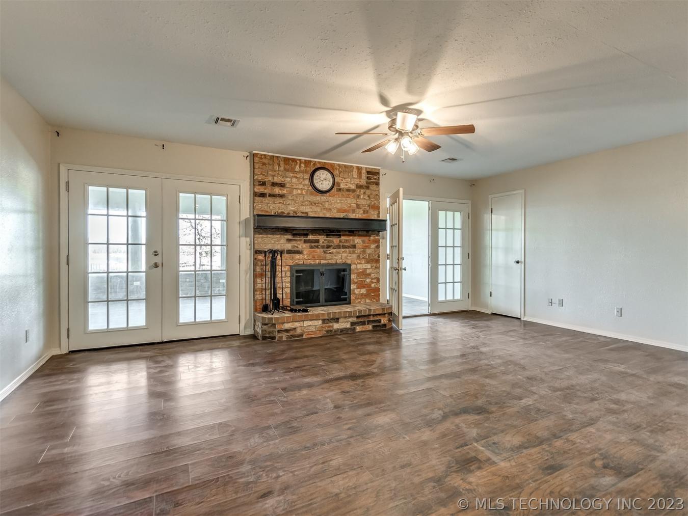 Exceptional waterfront home!! Home has been updated &amp; in fanta – image 11