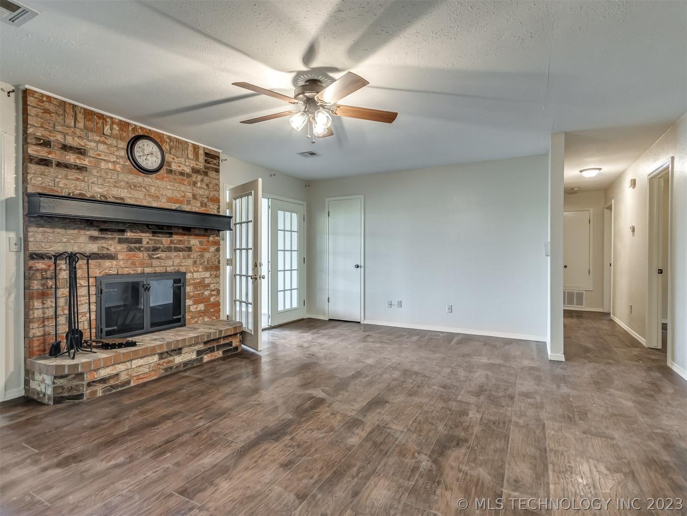 Exceptional waterfront home!! Home has been updated &amp; in fanta – image 12