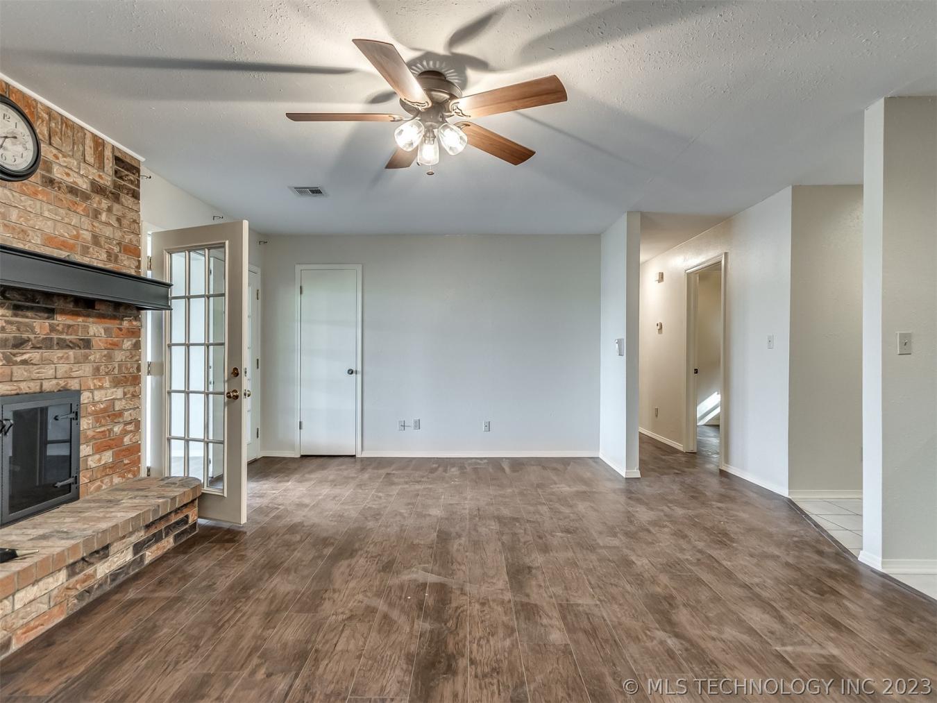 Exceptional waterfront home!! Home has been updated &amp; in fanta – image 13