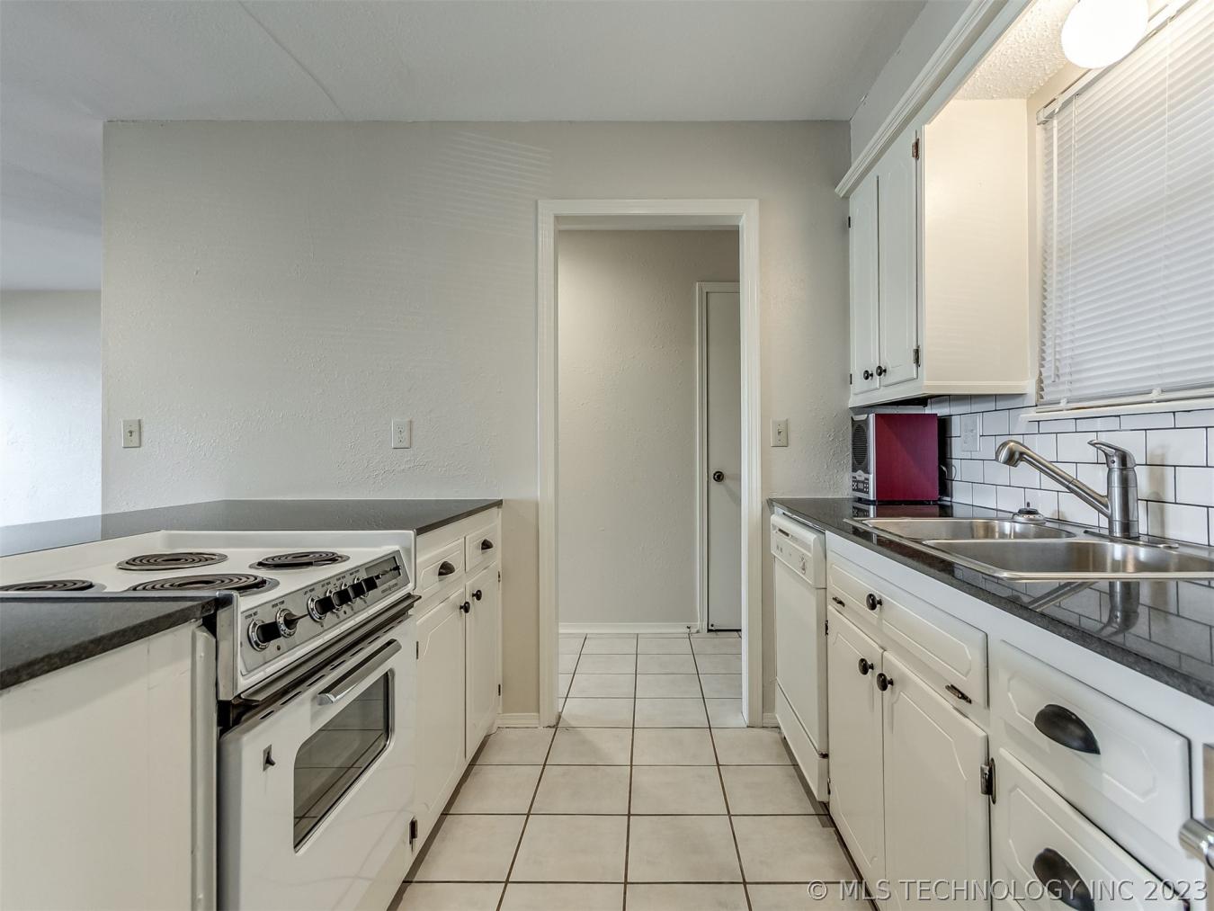 Exceptional waterfront home!! Home has been updated &amp; in fanta – image 18