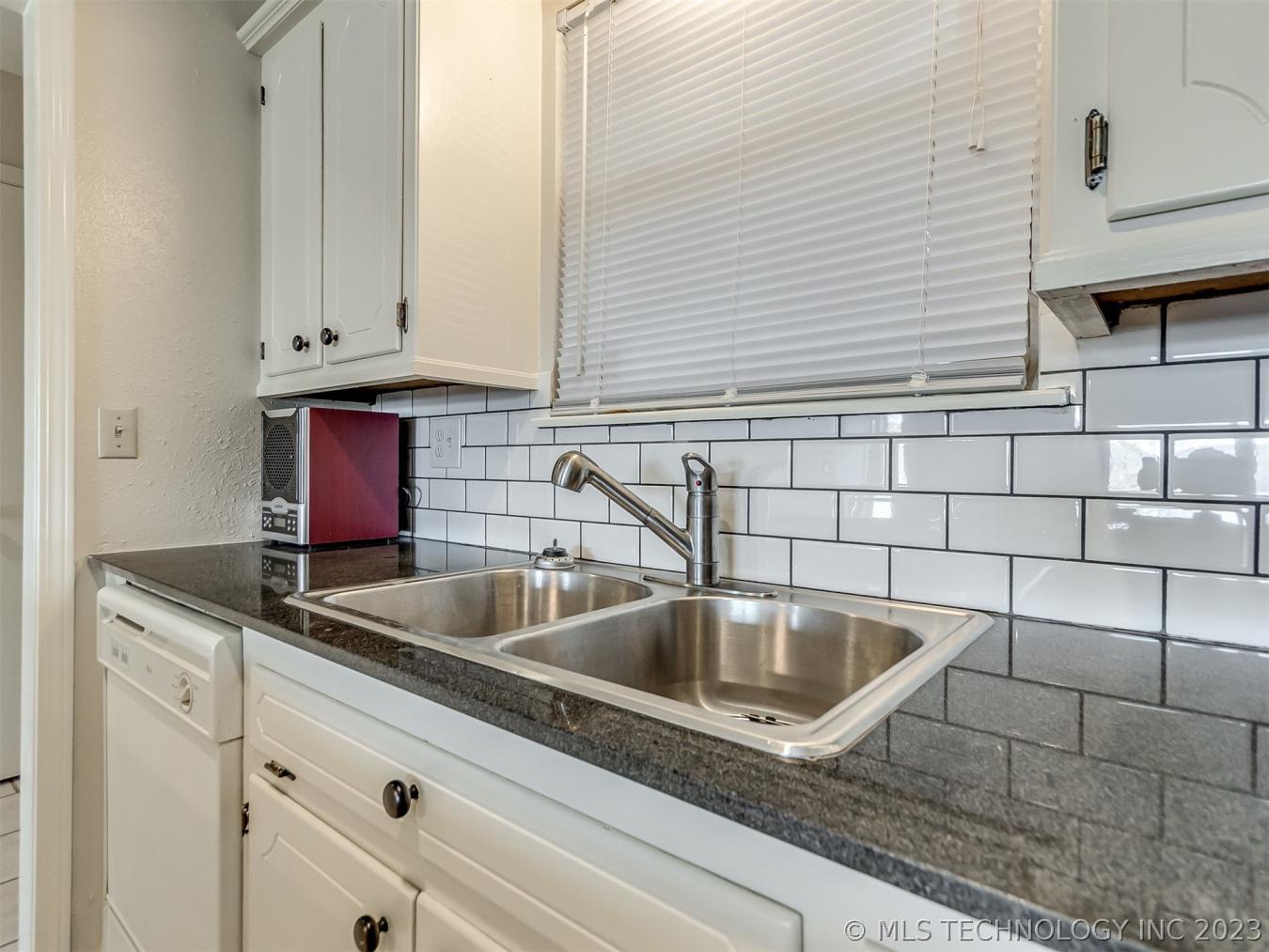 Exceptional waterfront home!! Home has been updated &amp; in fanta – image 19