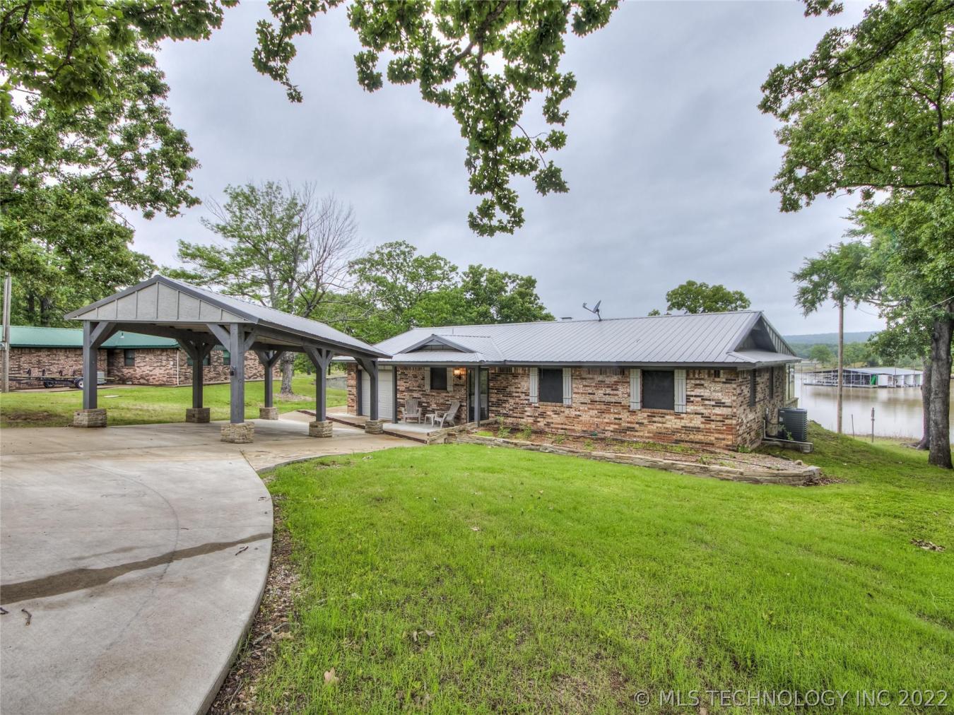 Exceptional waterfront home!! Home has been updated &amp; in fanta – image 3