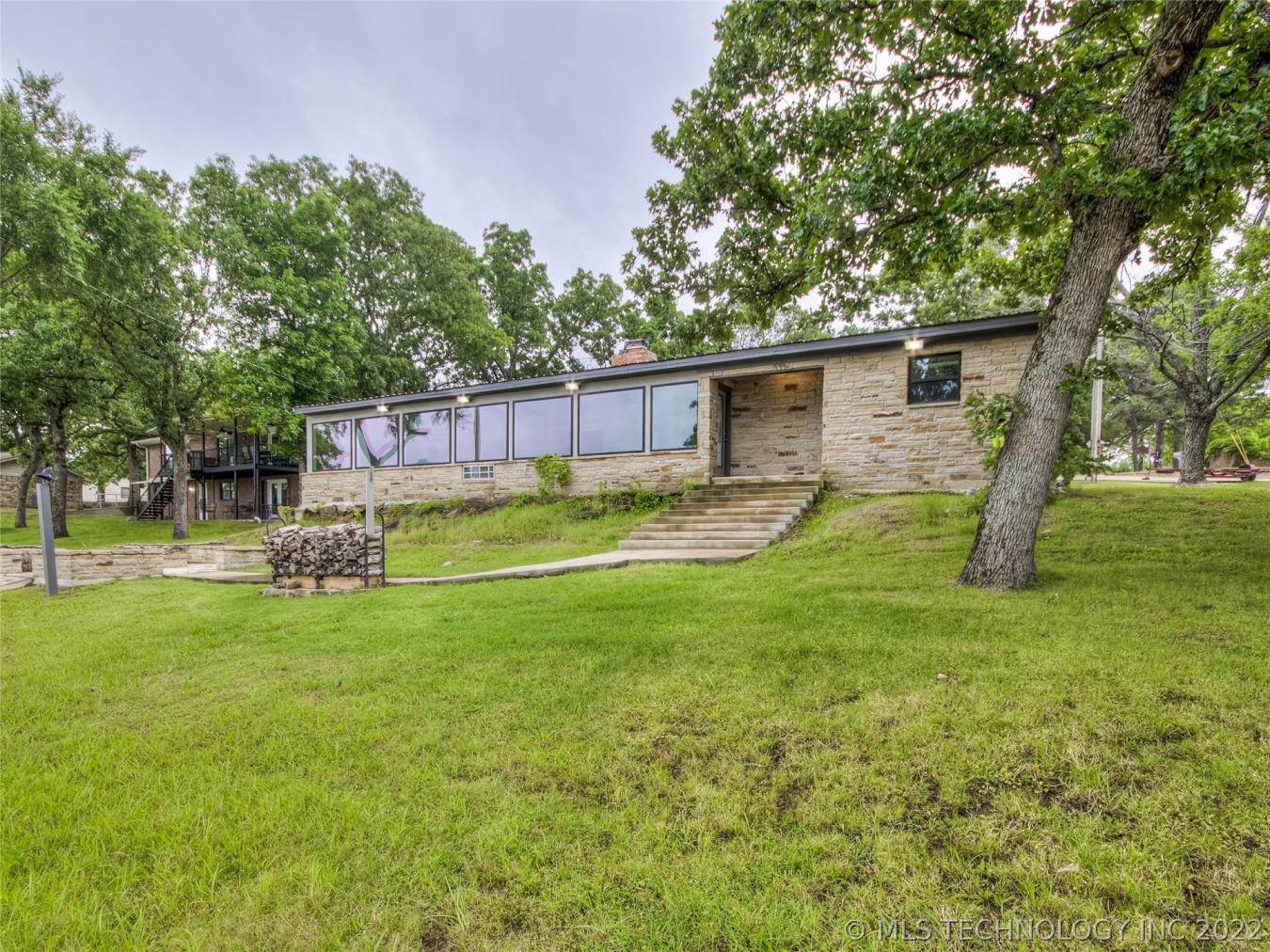 Exceptional waterfront home!! Home has been updated &amp; in fanta – image 5
