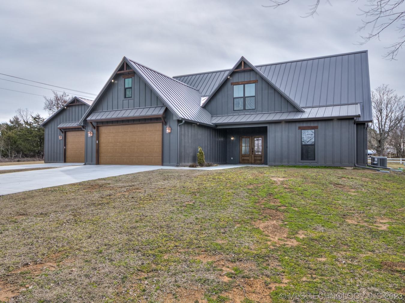 27 S Cross Creek Road, Eufaula, Oklahoma, 74432, United States, 3 Bedrooms Bedrooms, ,3 BathroomsBathrooms,Residential,For Sale,27 S Cross Creek Road,1255417