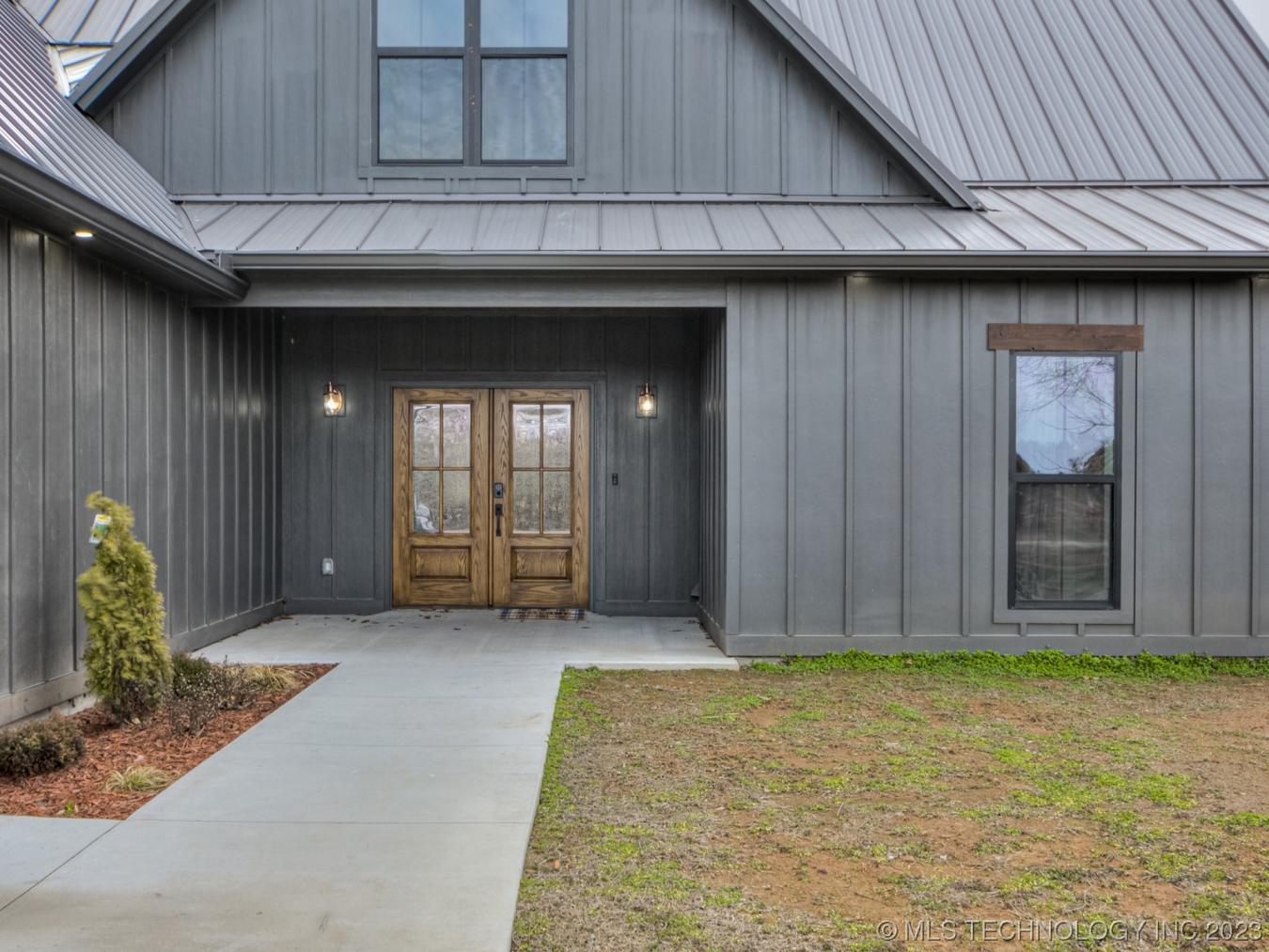 27 S Cross Creek Road, Eufaula, Oklahoma, 74432, United States, 3 Bedrooms Bedrooms, ,3 BathroomsBathrooms,Residential,For Sale,27 S Cross Creek Road,1255417