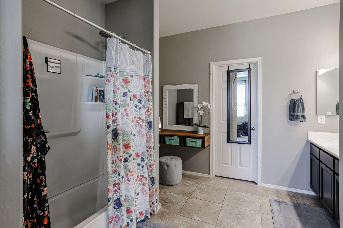 Discover your dream home! This 3 bed, 2 bath gem is located in a gated – image 11