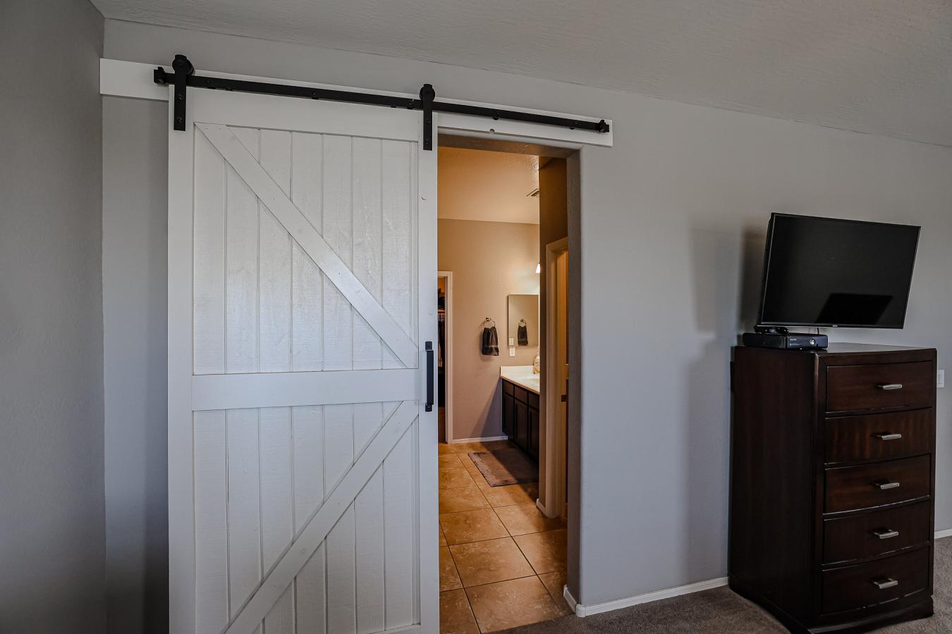Discover your dream home! This 3 bed, 2 bath gem is located in a gated – image 17