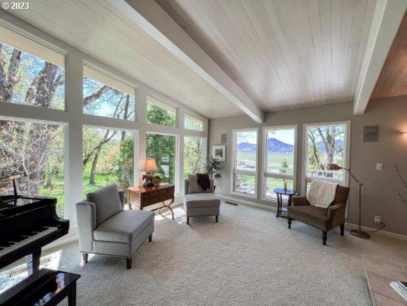 19 Royal Oaks Drive, Roseburg, OR, 97471, United States, 4 Bedrooms Bedrooms, ,3 BathroomsBathrooms,Residential,For Sale,19 Royal Oaks Drive,1259177