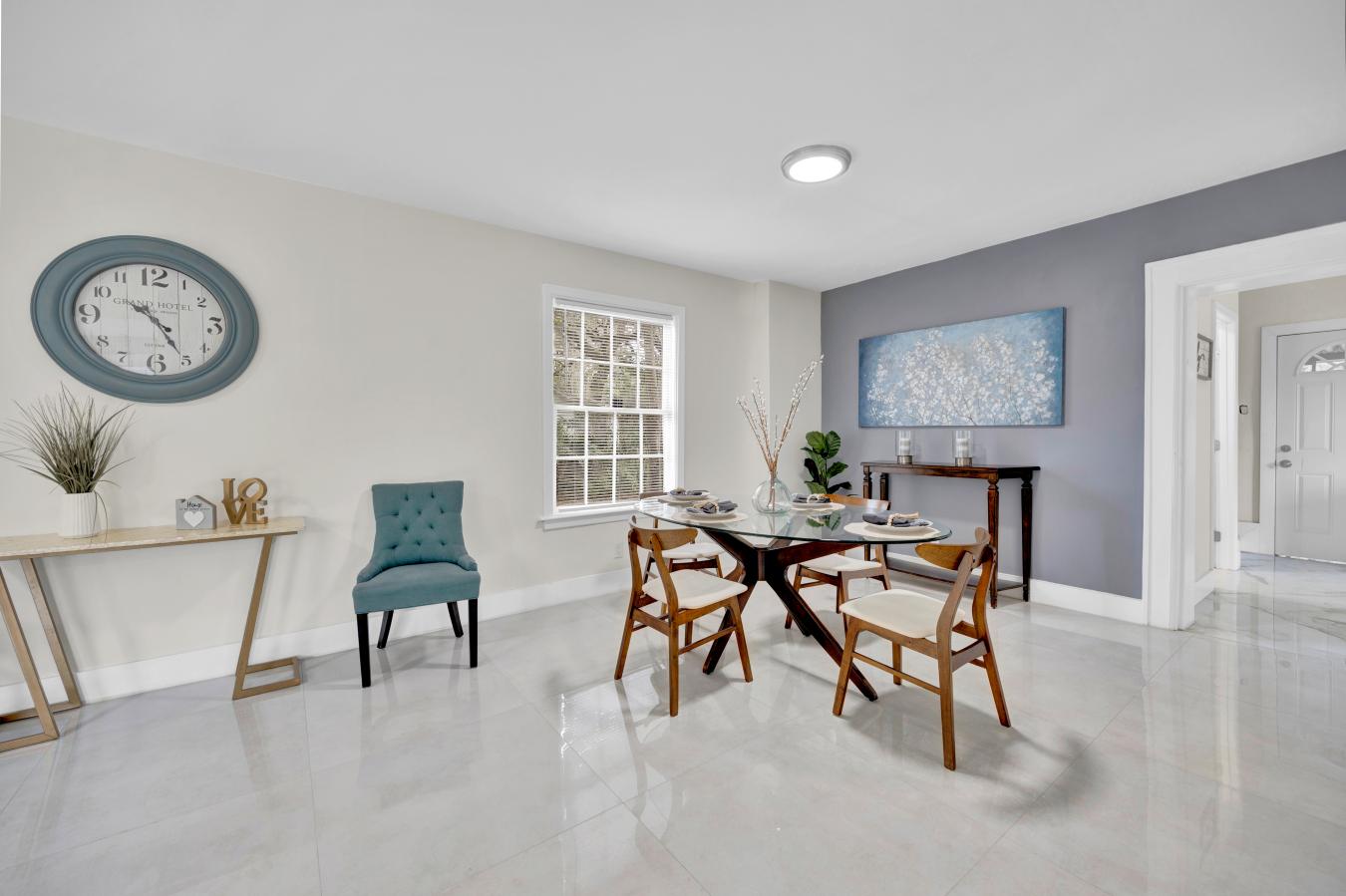 Discover your personal paradise in Panama Gardens! This fully renovate – image 8