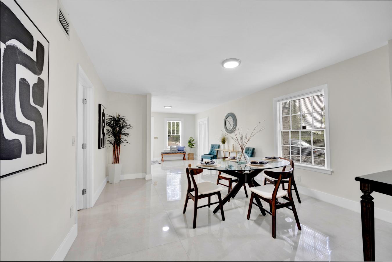 Discover your personal paradise in Panama Gardens! This fully renovate – image 9