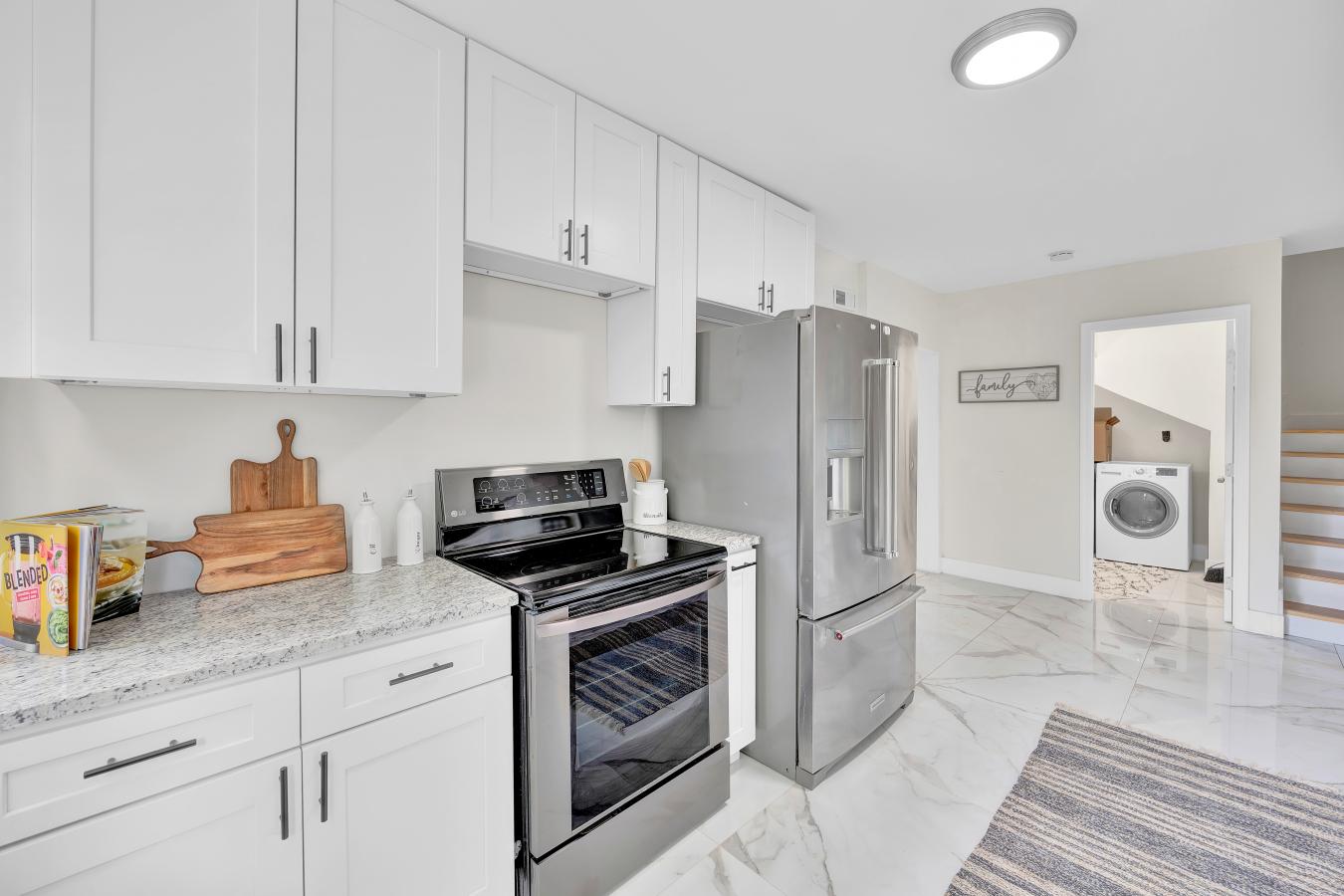 Discover your personal paradise in Panama Gardens! This fully renovate – image 14