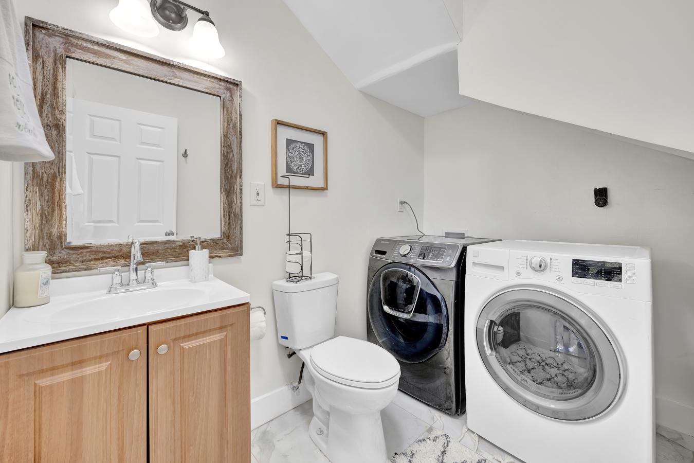 Discover your personal paradise in Panama Gardens! This fully renovate – image 15