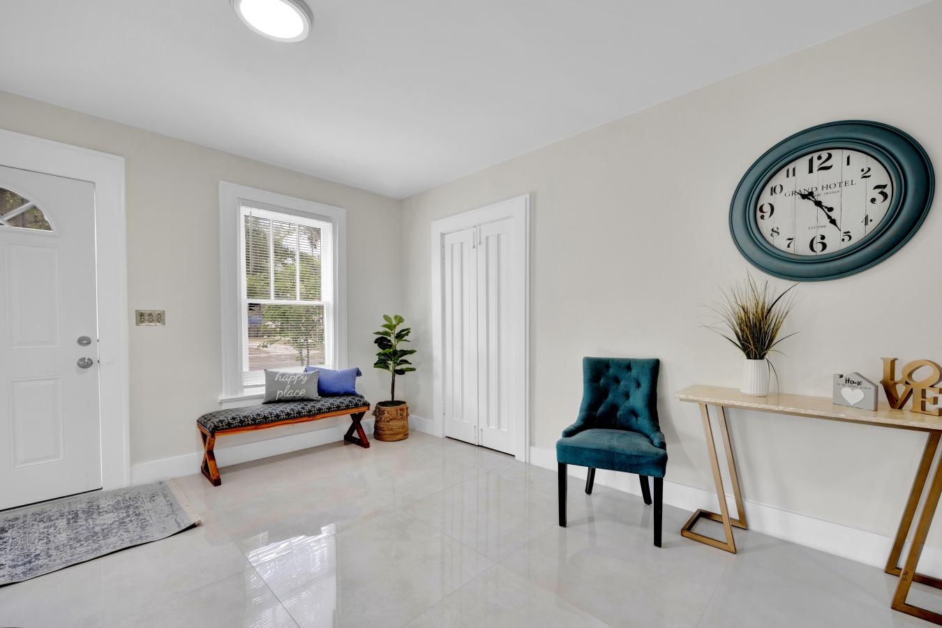 Discover your personal paradise in Panama Gardens! This fully renovate – image 16