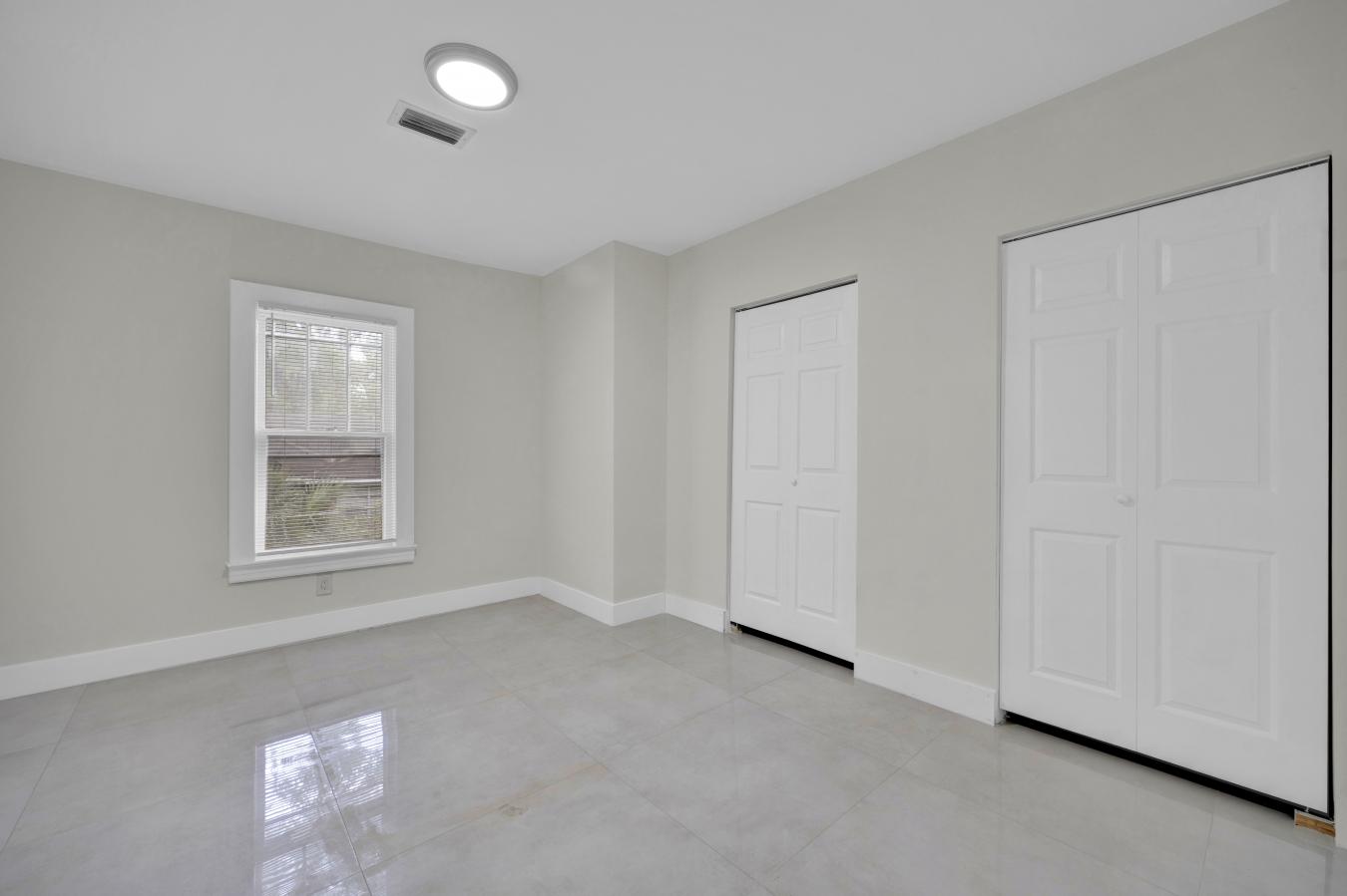 Discover your personal paradise in Panama Gardens! This fully renovate – image 18