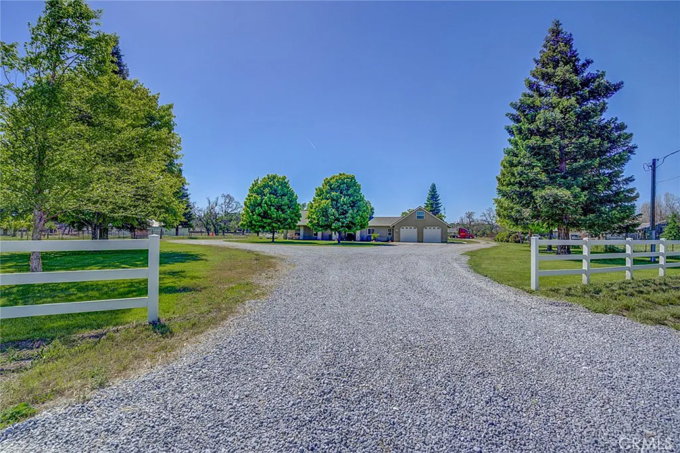Welcome to 19805 Bowman Rd, Cottonwood, CA! This stunning property off – image 1