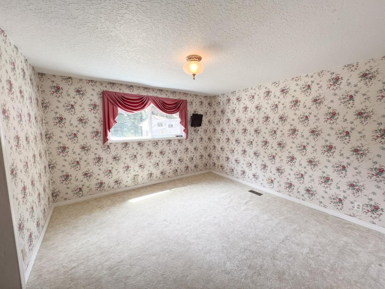 250 Mountain Drive, Roseburg, OR, 97471, United States, 4 Bedrooms Bedrooms, ,3 BathroomsBathrooms,Residential,For Sale,250 Mountain Drive,1268209