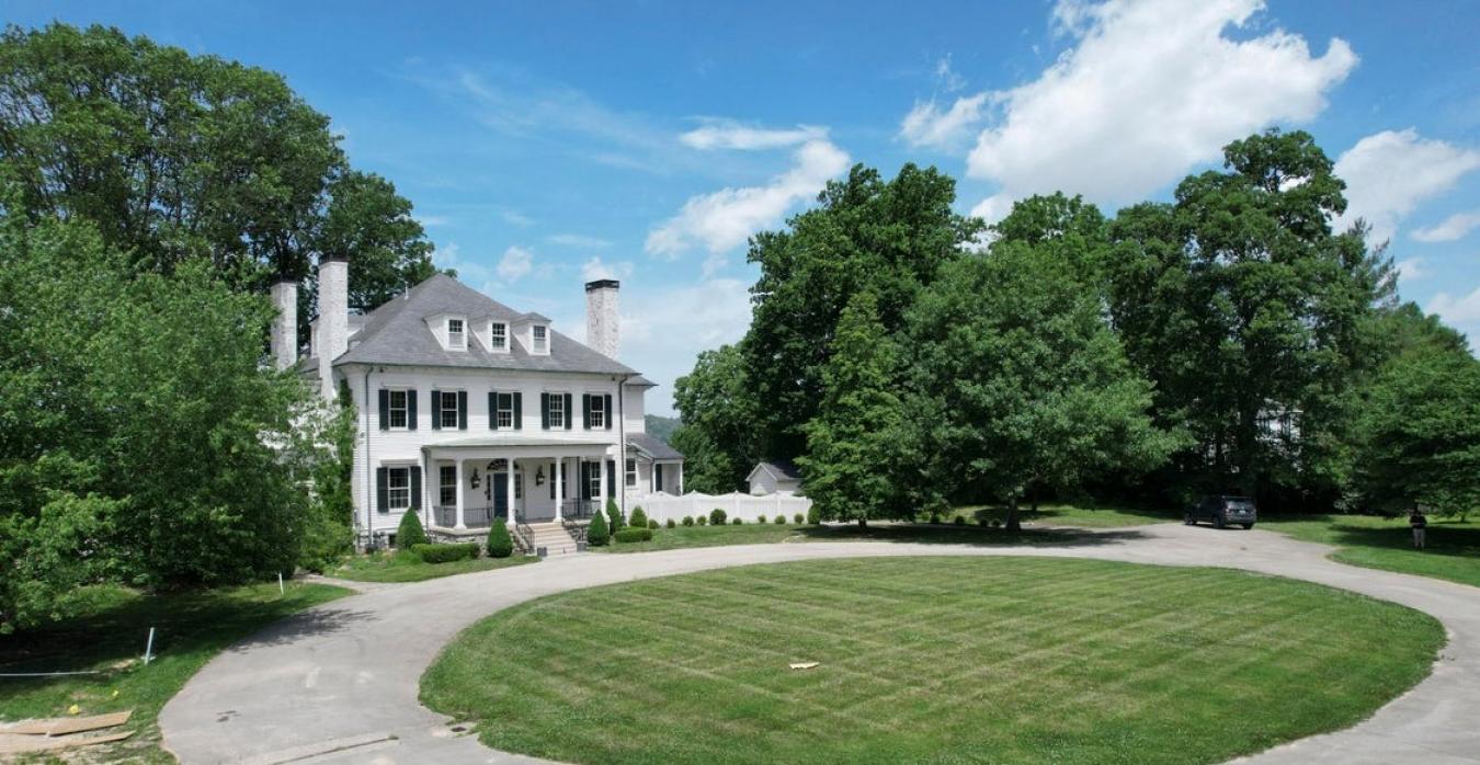 8234 Sutherland Farm Road, Prospect, KY, 40059, United States, 6 Bedrooms Bedrooms, ,4 BathroomsBathrooms,Residential,For Sale,8234 Sutherland Farm Road,1272624