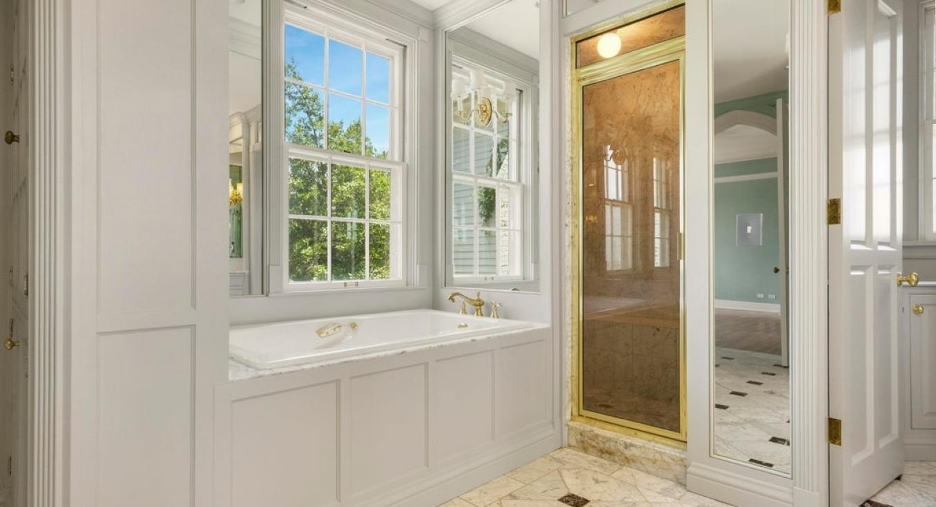 8234 Sutherland Farm Road, Prospect, KY, 40059, United States, 6 Bedrooms Bedrooms, ,4 BathroomsBathrooms,Residential,For Sale,8234 Sutherland Farm Road,1272624