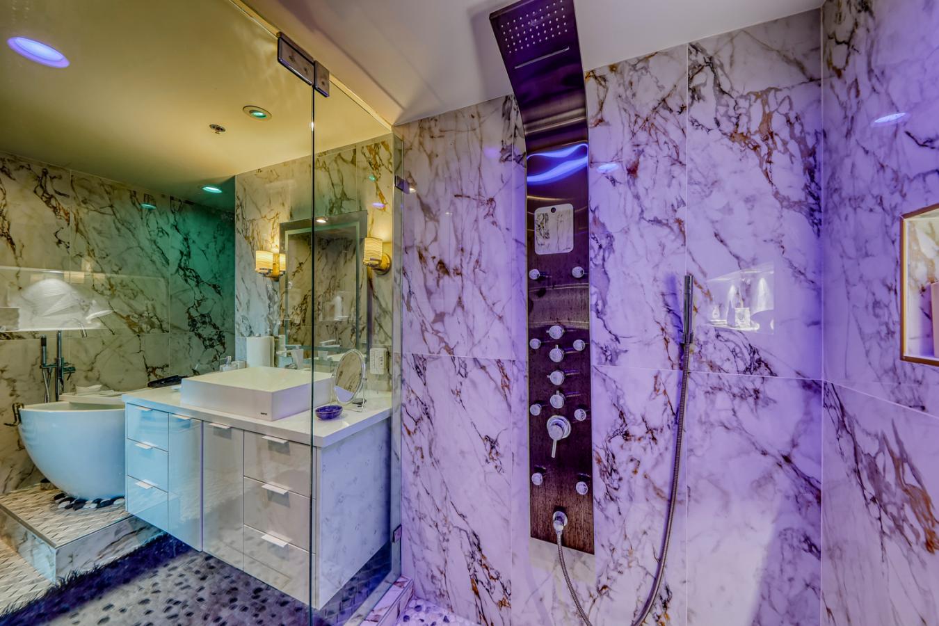 2700 Las Vegas Boulevard, Las Vegas, NV, 89109, United States, 2 Bedrooms Bedrooms, ,2 BathroomsBathrooms,Residential,For Sale,2700 Las Vegas Boulevard,1274223