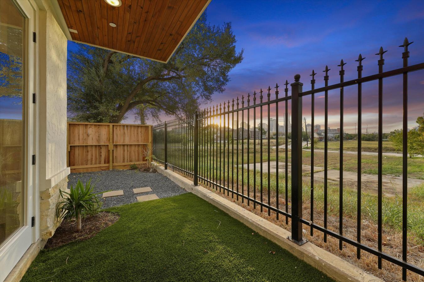 615 N Live Oak, Houston, Texas, 77003, United States, 4 Bedrooms Bedrooms, ,4 BathroomsBathrooms,Residential,For Sale,615 N Live Oak,1280508