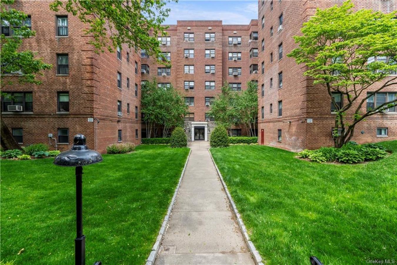 465 E Lincoln Avenue # 403, Mount Vernon, NY, 10552, United States, 2 Bedrooms Bedrooms, ,1 BathroomBathrooms,Residential,For Sale,465 E Lincoln Avenue # 403,75816