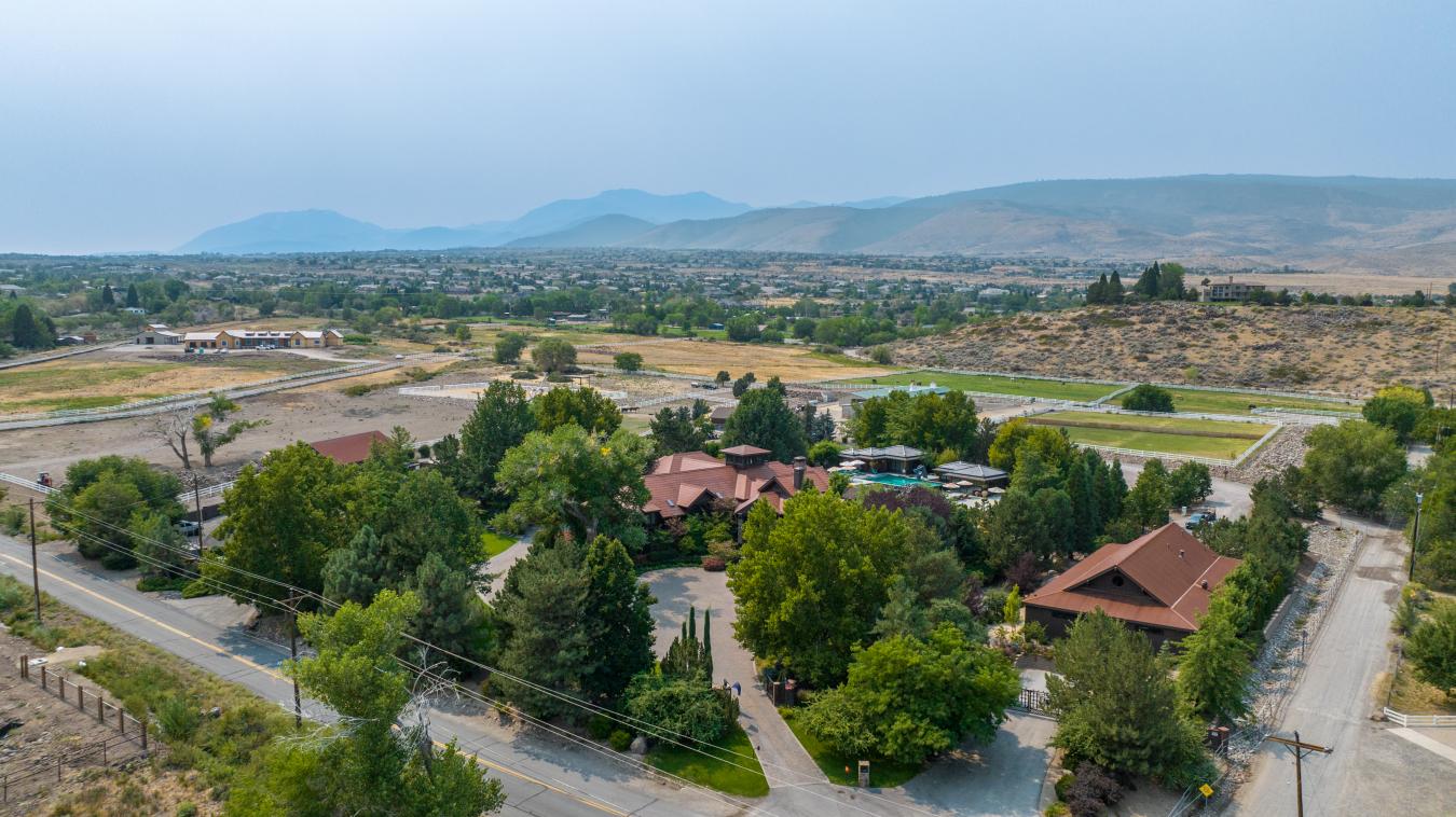 This extraordinary estate once owned by the Harrah family in the heart – image 5