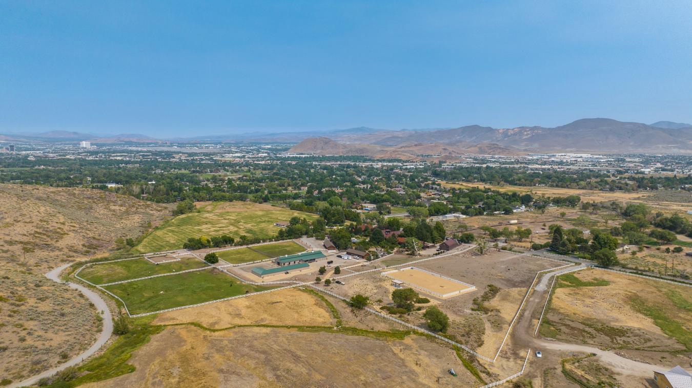 This extraordinary estate once owned by the Harrah family in the heart – image 3
