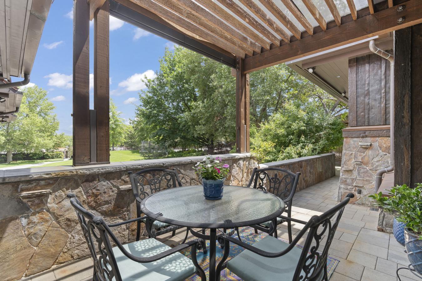 This extraordinary estate once owned by the Harrah family in the heart – image 20
