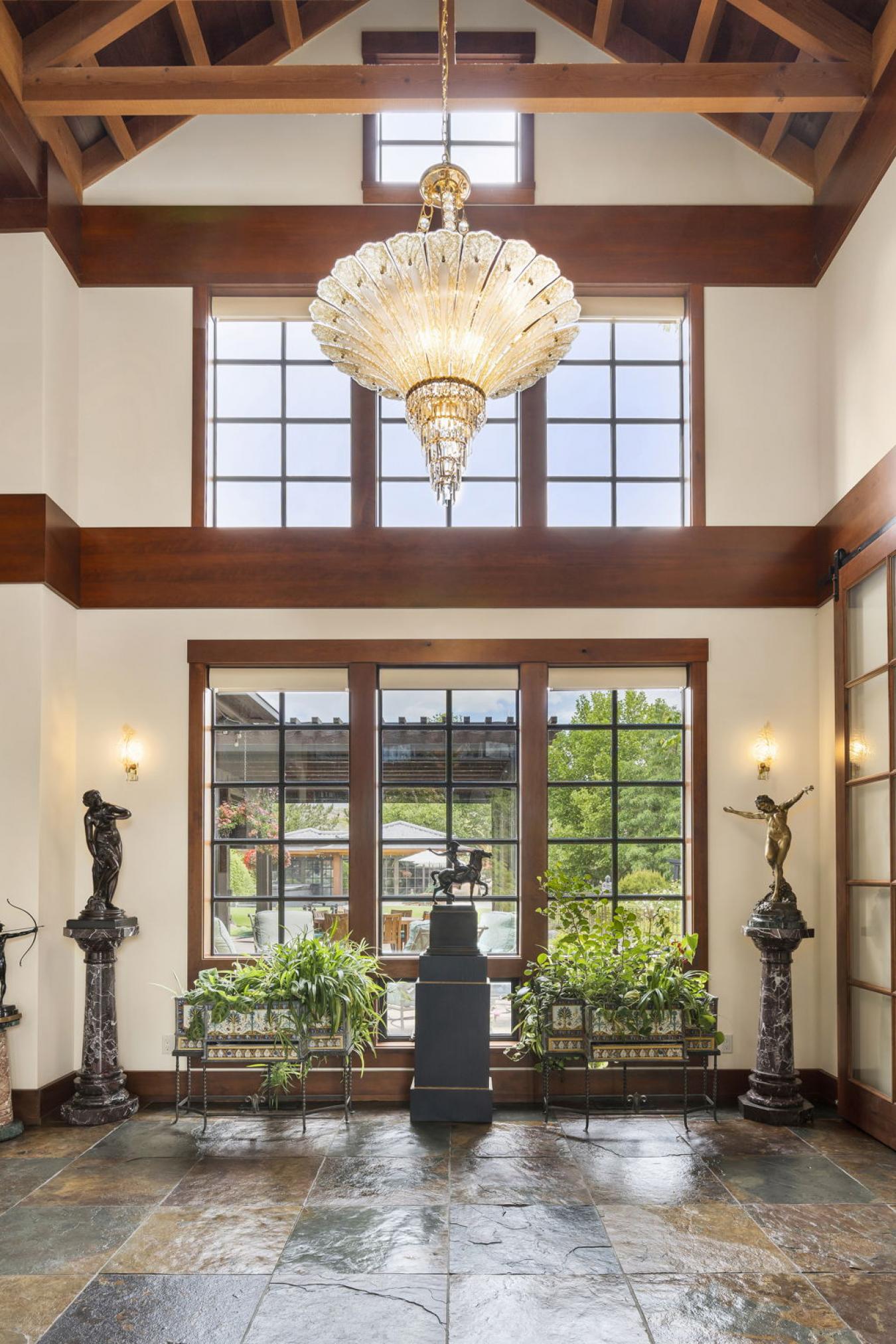 This extraordinary estate once owned by the Harrah family in the heart – image 16