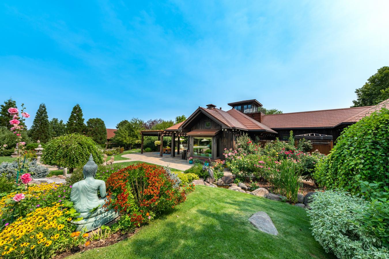 This extraordinary estate once owned by the Harrah family in the heart – image 10