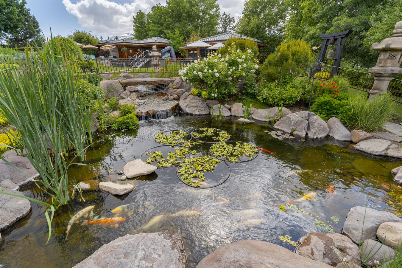 This extraordinary estate once owned by the Harrah family in the heart – image 15