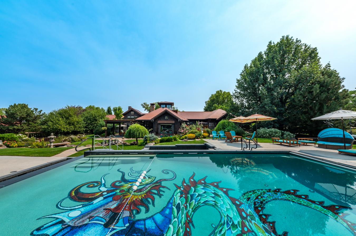 This extraordinary estate once owned by the Harrah family in the heart – image 6