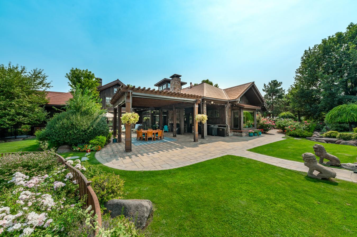 This extraordinary estate once owned by the Harrah family in the heart – image 12