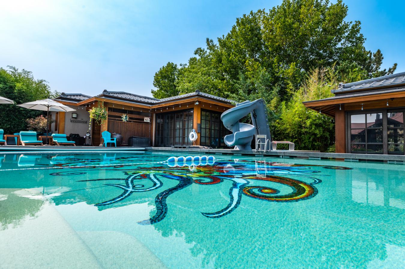 This extraordinary estate once owned by the Harrah family in the heart – image 7