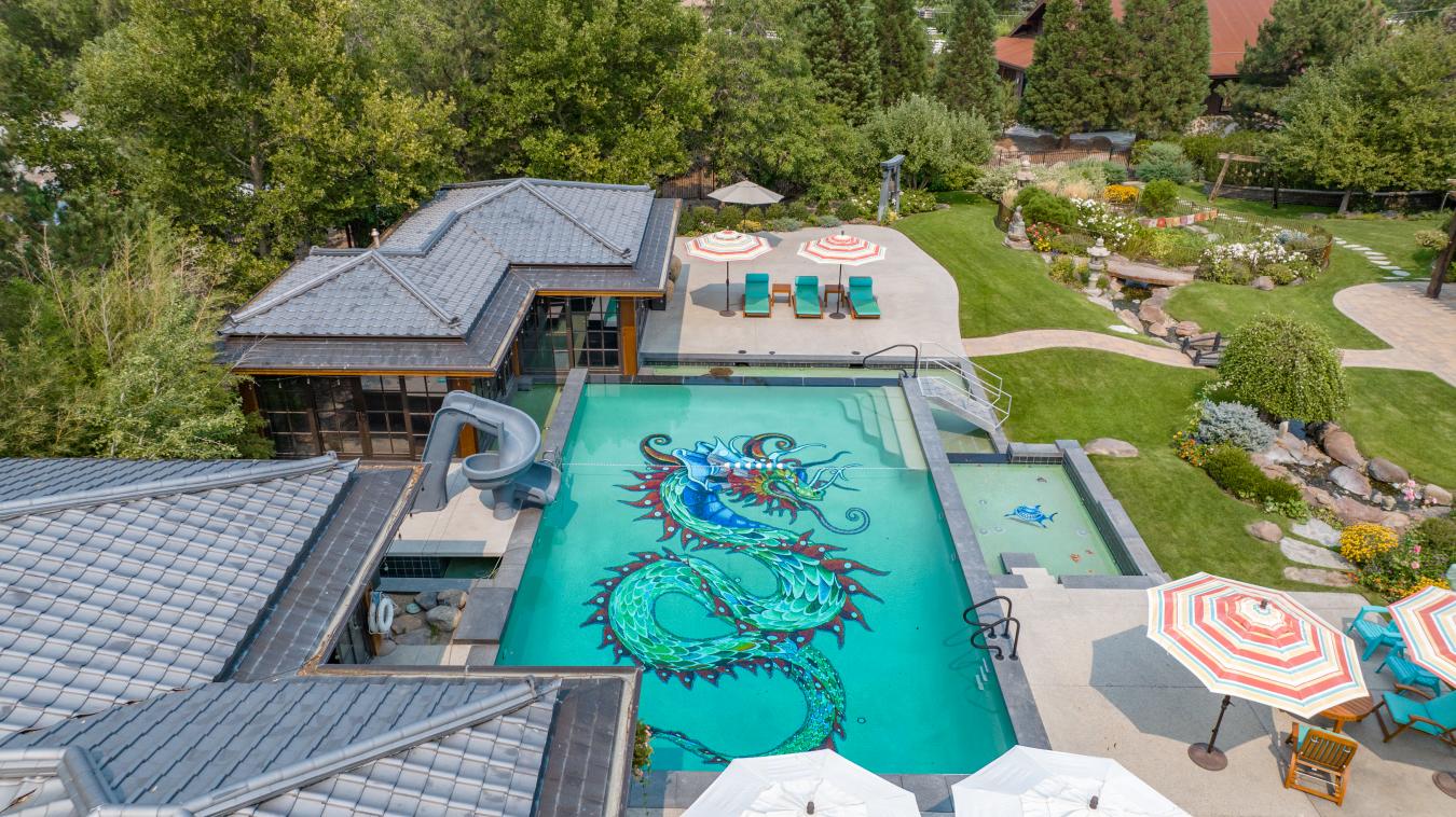 This extraordinary estate once owned by the Harrah family in the heart – image 8