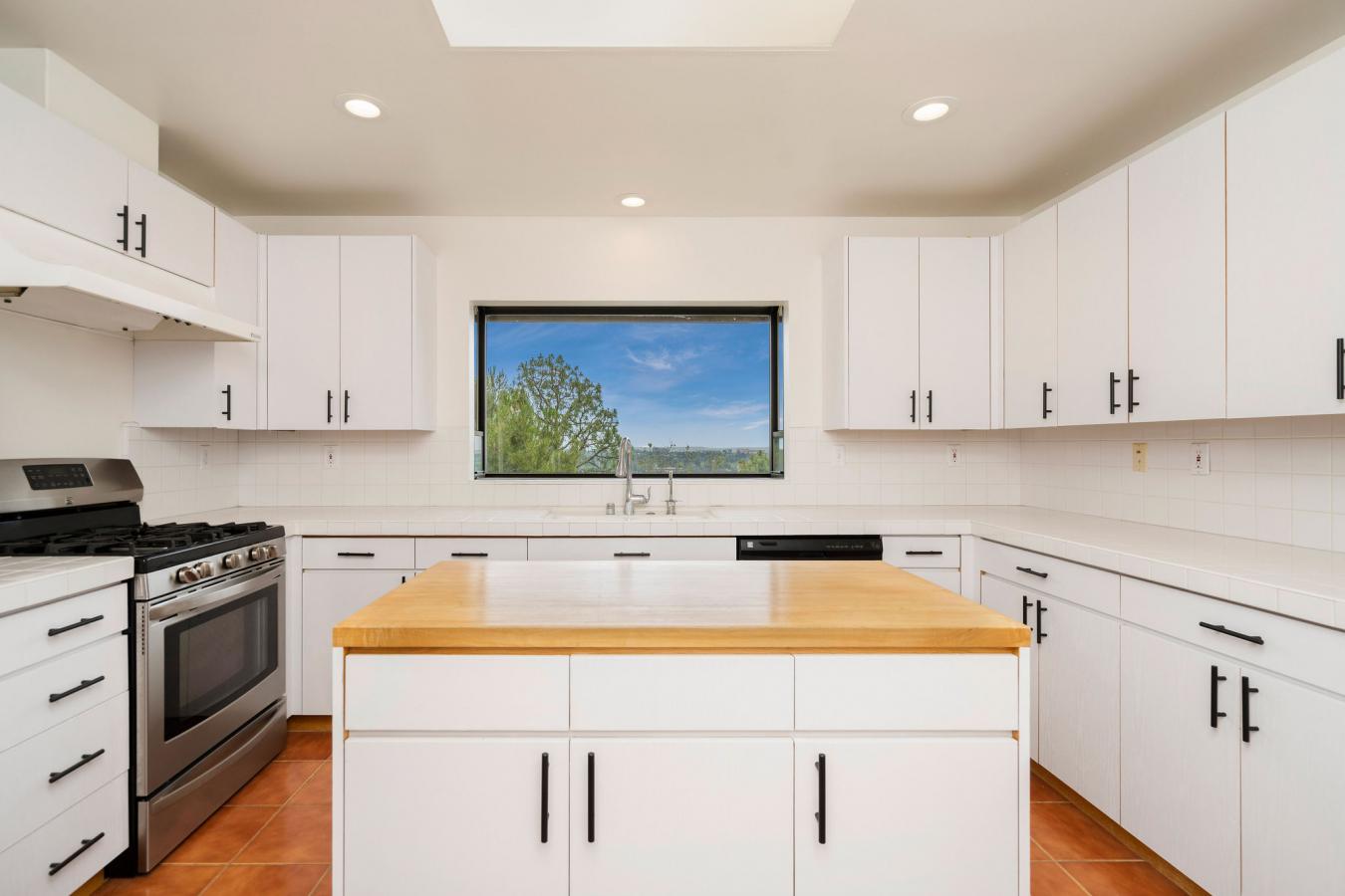 945 Linda Vista Avenue, Pasadena, CA, 91103, United States, 3 Bedrooms Bedrooms, ,2 BathroomsBathrooms,Residential,For Sale,945 Linda Vista Avenue,1290010