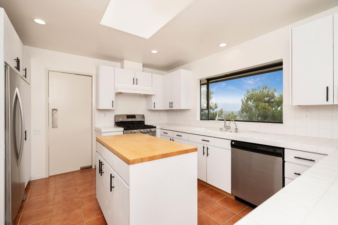 945 Linda Vista Avenue, Pasadena, CA, 91103, United States, 3 Bedrooms Bedrooms, ,2 BathroomsBathrooms,Residential,For Sale,945 Linda Vista Avenue,1290010