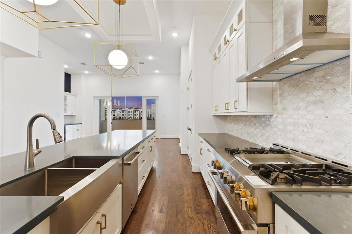 615 N Live Oak Street, Houston, TX, 77003, United States, 4 Bedrooms Bedrooms, ,4 BathroomsBathrooms,Residential,For Sale,615 N Live Oak Street,1292939